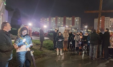 Sosnowiec: Droga Krzyżowa na Plac Papieski (fot. I. Godzisz)