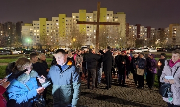 Sosnowiec: Droga Krzyżowa na Plac Papieski (fot. ks. P. Lech)