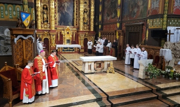 Katedra: Ciemna Jutrznia w Wielki Piątek