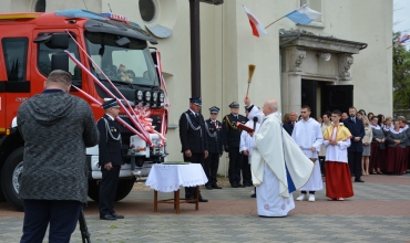 Targoszyce: poświęcenie nowego wozu strażackiego