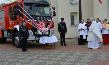 Targoszyce: poświęcenie nowego wozu strażackiego