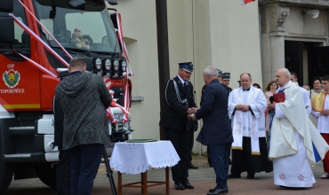 Targoszyce: poświęcenie nowego wozu strażackiego