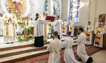 Biskup udzielił święceń w Zgromadzeniu Sercanów (zdjęcia za seminarium.scj.pl)