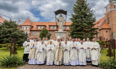 Biskup udzielił święceń w Zgromadzeniu Sercanów (zdjęcia za seminarium.scj.pl)