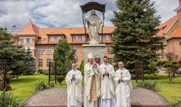 Biskup udzielił święceń w Zgromadzeniu Sercanów (zdjęcia za seminarium.scj.pl)