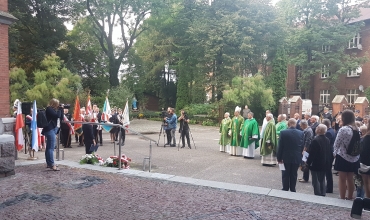 Odsłonięcie tablicy upamiętniającej Diecezjalny Komitet Pomocy Bliźniemu