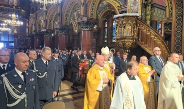 Katedra: poświęcenie sztandaru Aresztu Śledczego w Sosnowcu (fot. P. Lorenc)