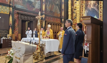 Katedra: poświęcenie sztandaru Aresztu Śledczego w Sosnowcu (fot. P. Lorenc)