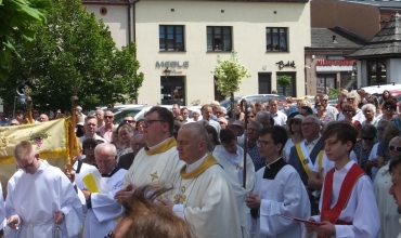 Sławków: Boże Ciało z biskupem