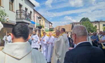 Sławków: Boże Ciało z biskupem