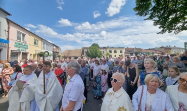 Sławków: Boże Ciało z biskupem