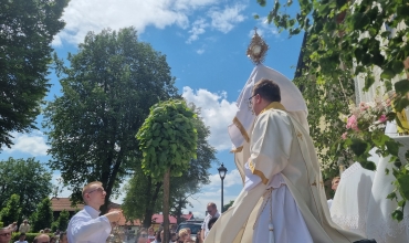 Sławków: Boże Ciało z biskupem