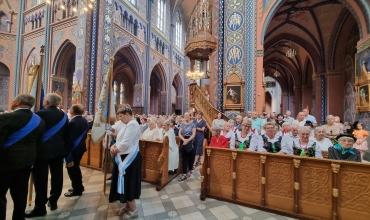 Pielgrzymka niewiast i dziewcząt do Dąbrowy Górniczej