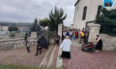 Grupa Zielono-czarna na trasie pielgrzymki (fot. Facebook Sosnowieckiej Pieszej Pielgrzymki na Jasną Górę)