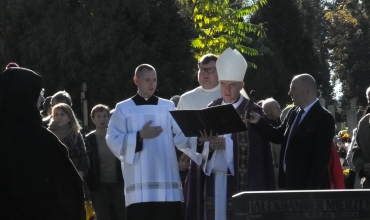 Sosnowiec: poświęcenie nowego krzyża na cmentarzu